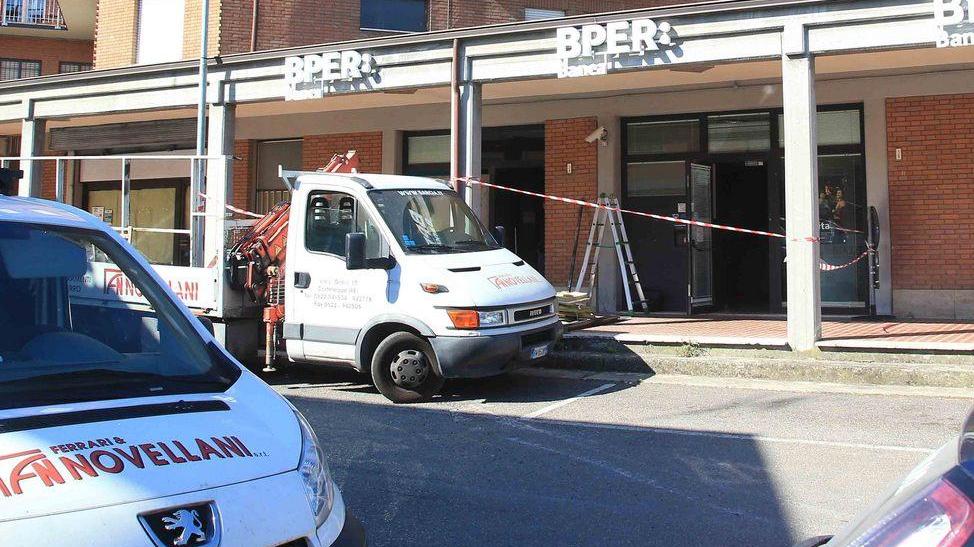 Rubati a Sassuolo l’auto e il furgone dell’assalto alla Bper