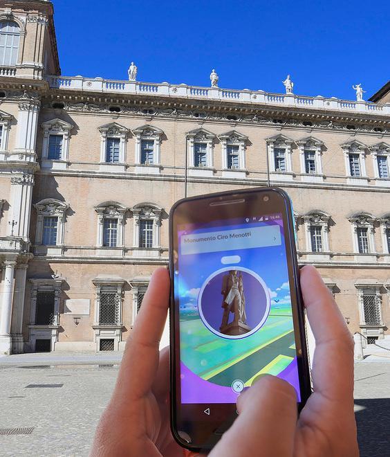 Pokemon, parla l'esperto: «Il pericolo? Essere sbadati e... sbattere contro un palo» 