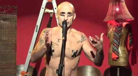 Gianni Miraglia durante il suo show