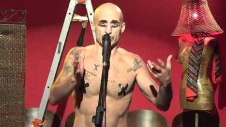 Gianni Miraglia durante il suo show