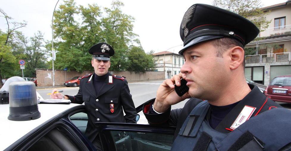 Minacciata con un coltello alla festa dell’Unità 