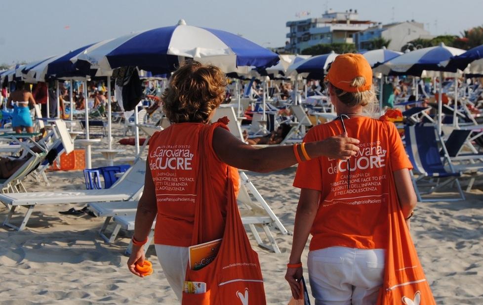 La solidarietà scende in spiaggia con la Carovana del cuore