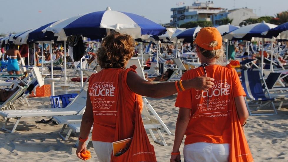 La solidarietà scende in spiaggia con la Carovana del cuore