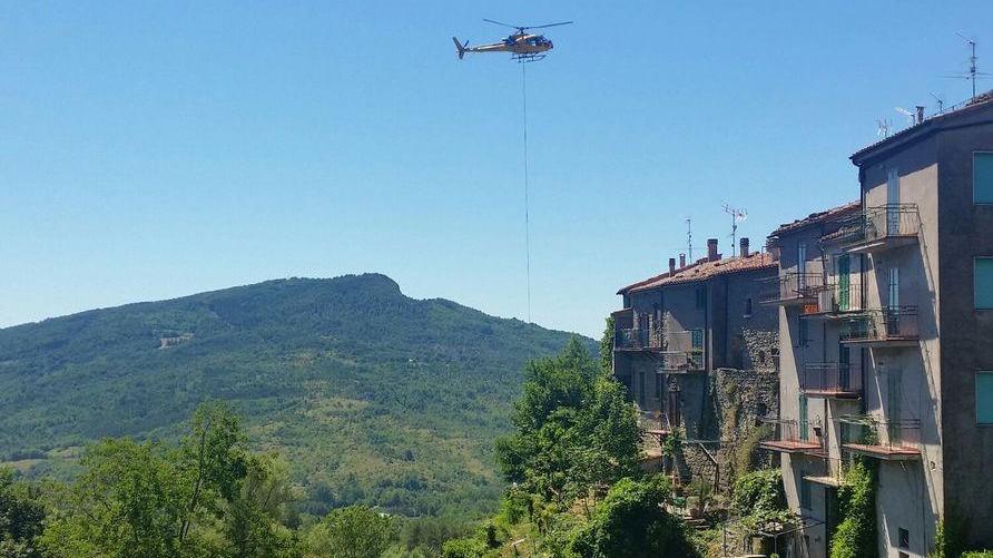 Novanta voli per imbracare le mura