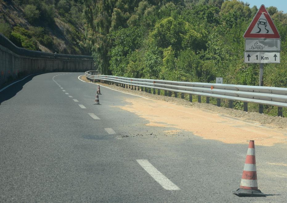 Due mesi dopo la schianto del tir ancora disagi sulla 131