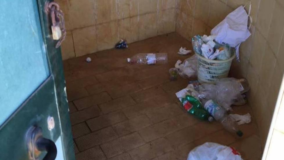 Cabras, lo scandalo dei bagni di Is Aruttas