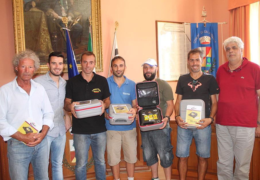 Consegnati 4 defibrillatori alle società sportive del paese