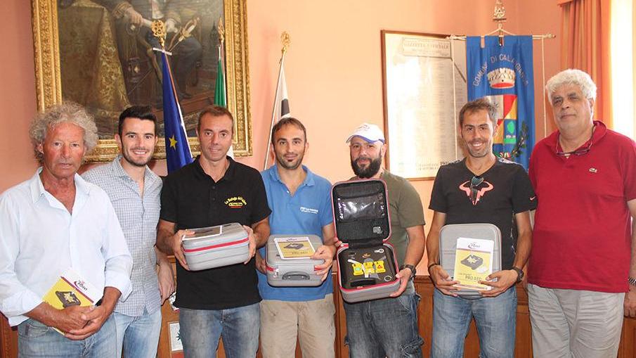 Consegnati 4 defibrillatori alle società sportive del paese