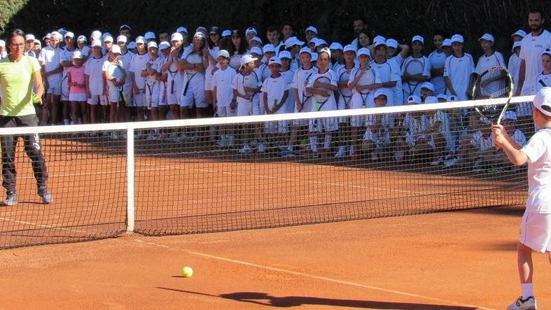 Francesca Schiavone, blitz a Serra e sorpresa ai bambini del Centro Fit