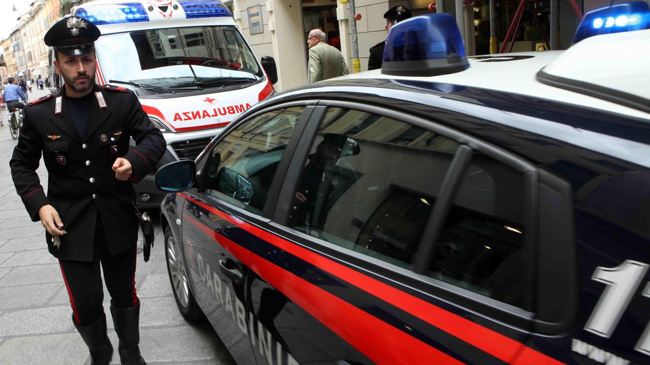 Reggio Emilia, si finge carabiniere e tenta di truffare una donna