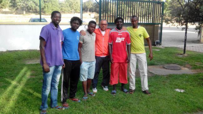 Alcuni dei profughi ingaggiati dalla squadra di Tadasuni (fotoGuilcerSport.it)