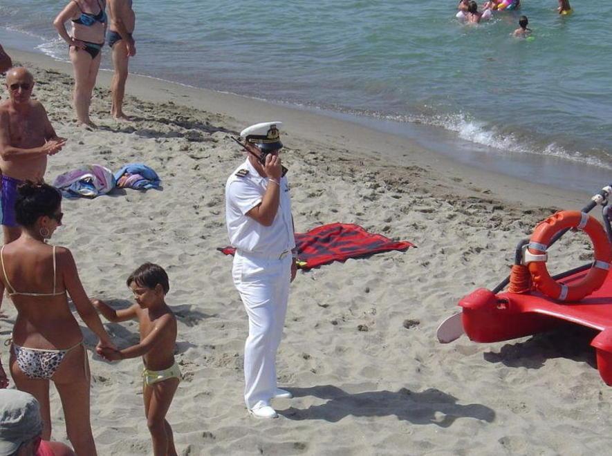 Via i manufatti abusivi dalle spiagge 