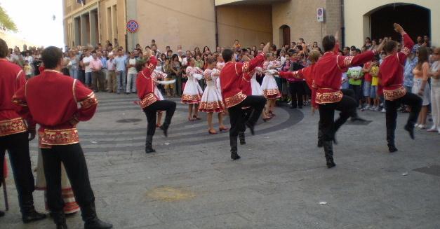 Musica e colori dal mondo: via al festival del folklore 