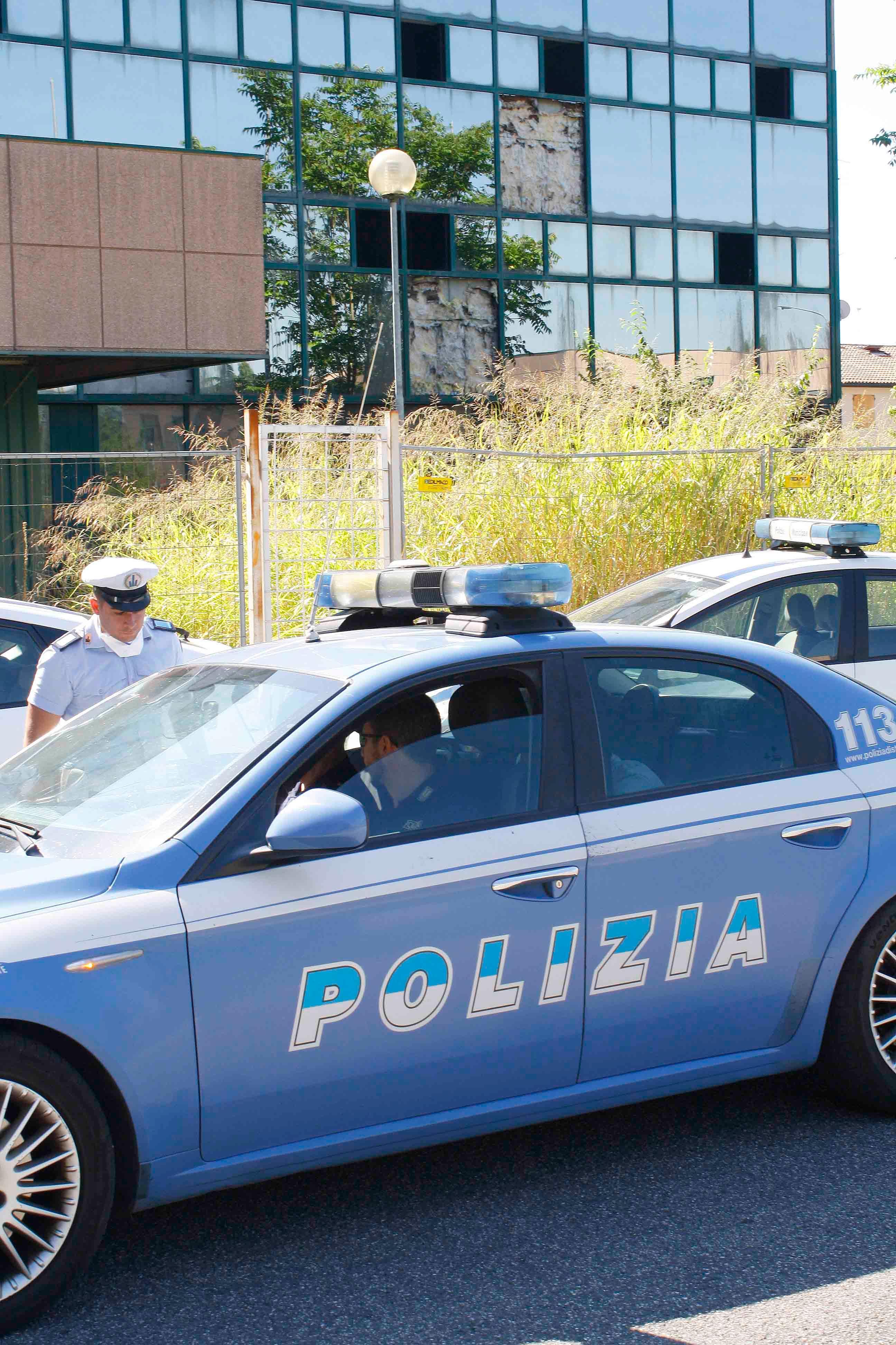 Il blitz della Polizia di Stato al Palaspecchi