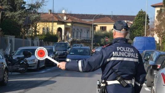 Un agente della polizia municipale