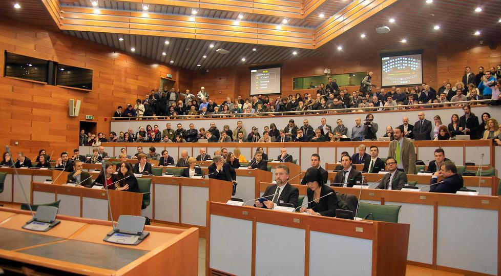 Regione, taglio dei vitalizi per gli ex consiglieri 
