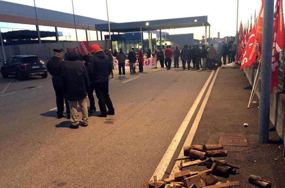 Cambio di appalto al magazzino Piaggio