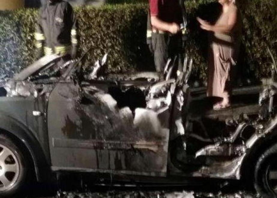 Boato nella notte: distrutta un’auto in via Jugoslavia