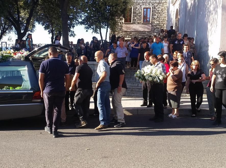 L’ultimo saluto del paese a Michele Arca 