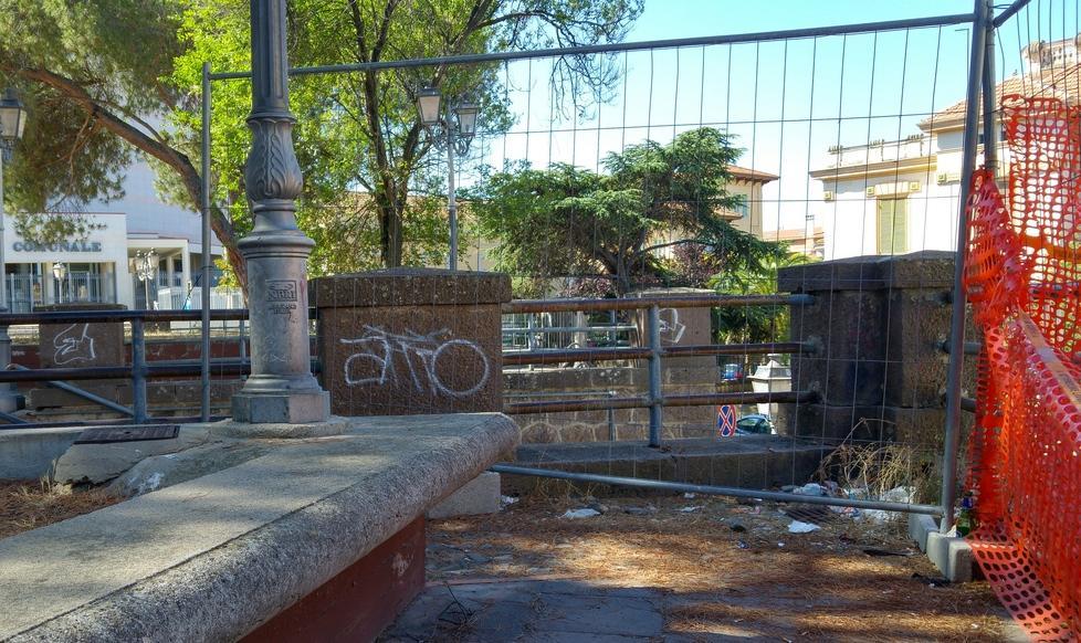 Degrado nel piazzale dei Cappuccini 