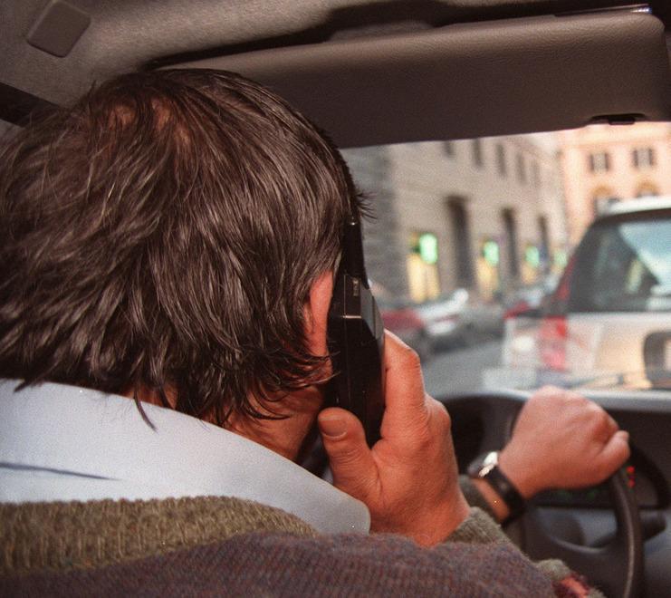 Incidenti, l’uso del cellulare sul banco degli imputati 
