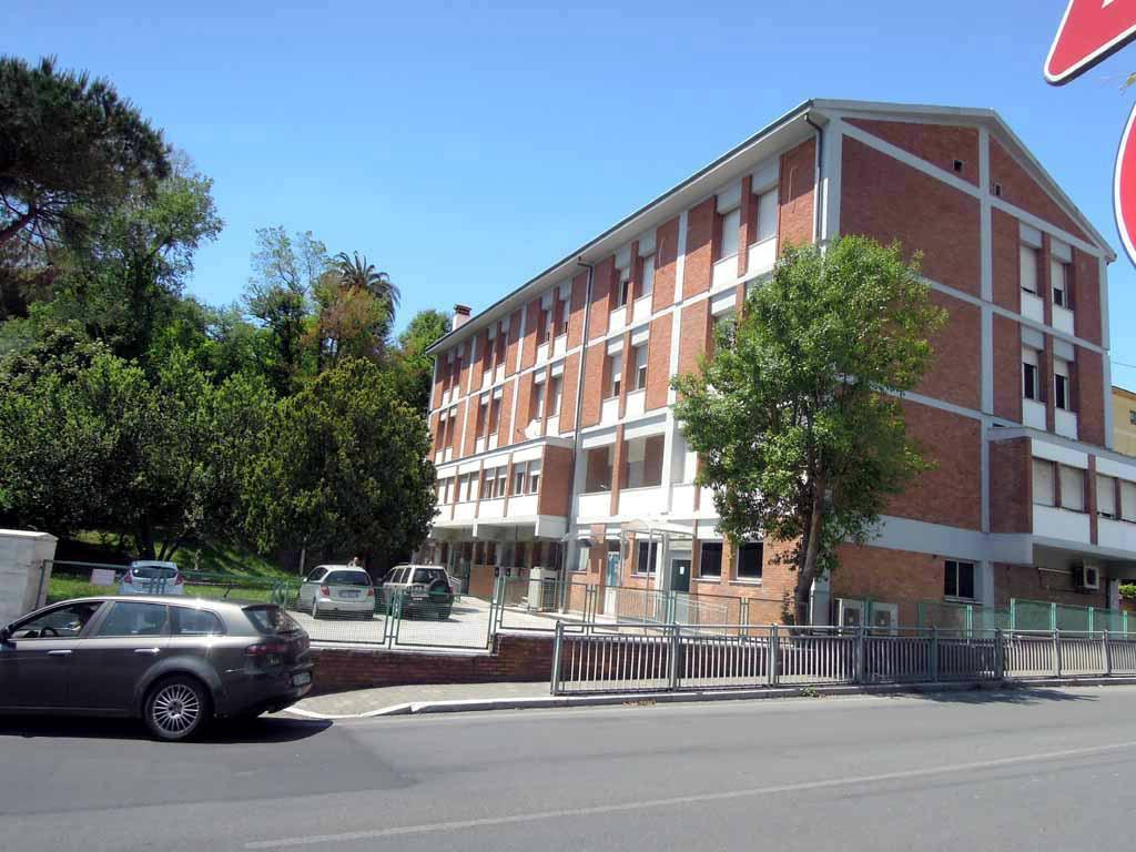 La palazzina Ascoli sede della scuola infermieri e di Medicina Nucleare
