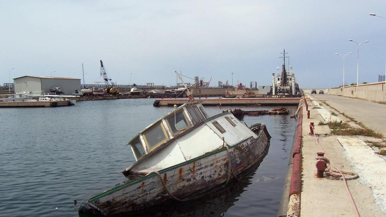 La darsena servizi del porto industriale di Porto Torres