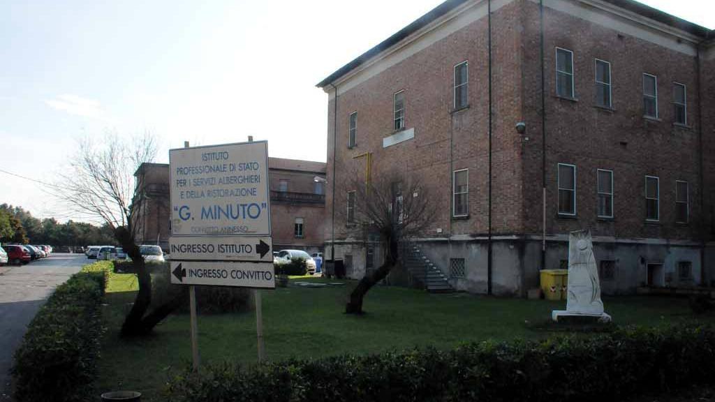 Allarme della Provincia: "I soldi sono finiti". Il primo taglio, il Convitto dell'alberghiero