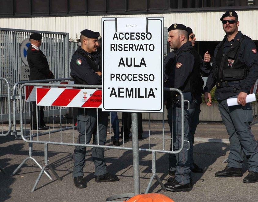 Processo Aemilia, gli imprenditori reggiani e i servizi offerti dal clan 