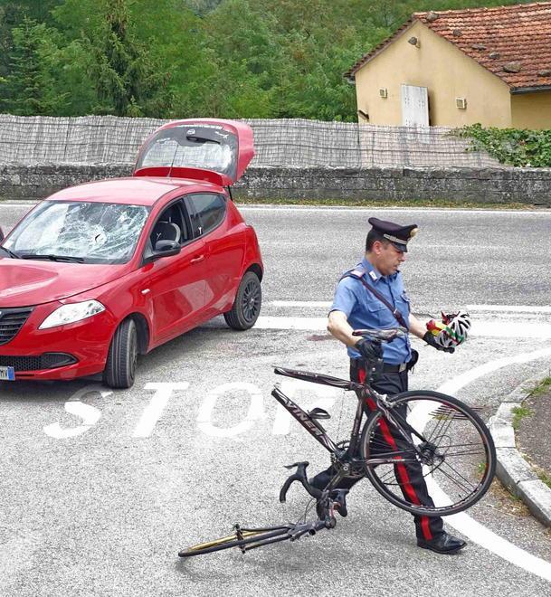 Posa il pacco e va via, allarme alle poste 