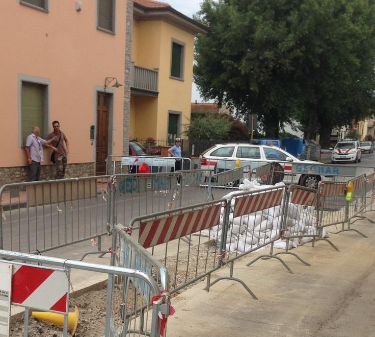 La protesta di sette famiglie «Prigionieri delle transenne»