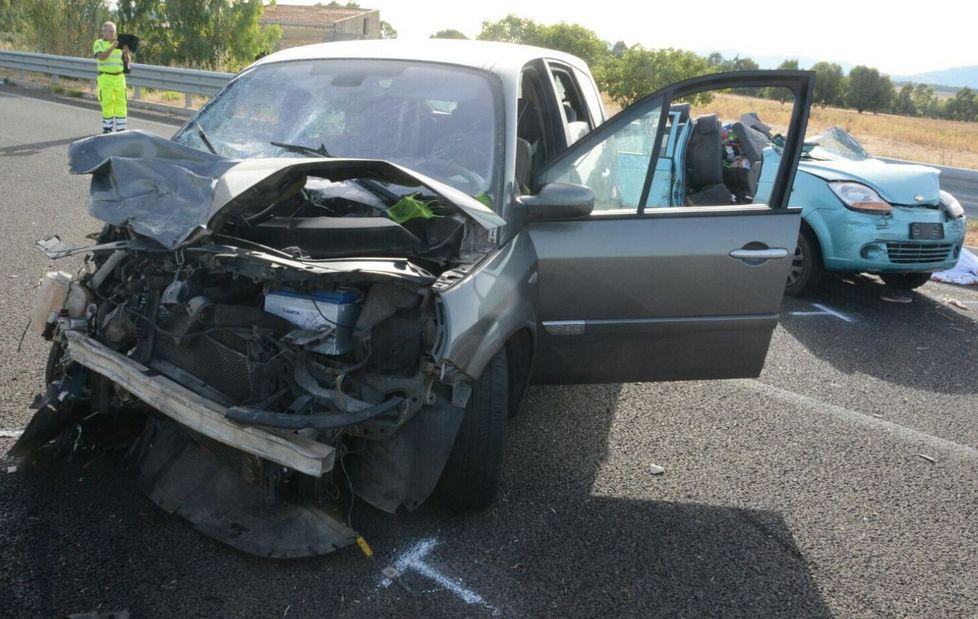 Ha preso in braccio la piccola, poi è sparito 