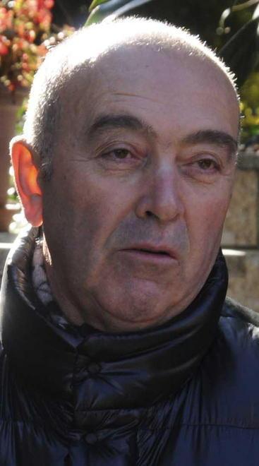 Spara, ferisce il ladro e lo chiama per difendersi 