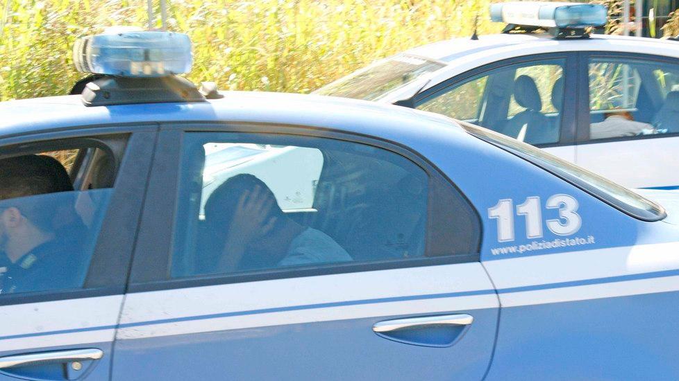 Erano abusivi nel Palaspecchi Denunciati e trasferiti a Brindisi