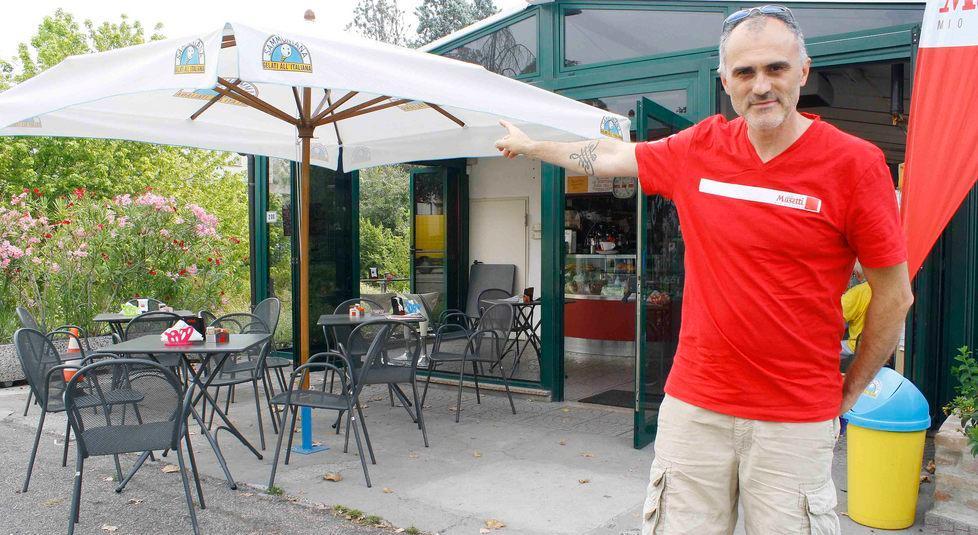 E dal chiosco sparisce anche un ombrellone 