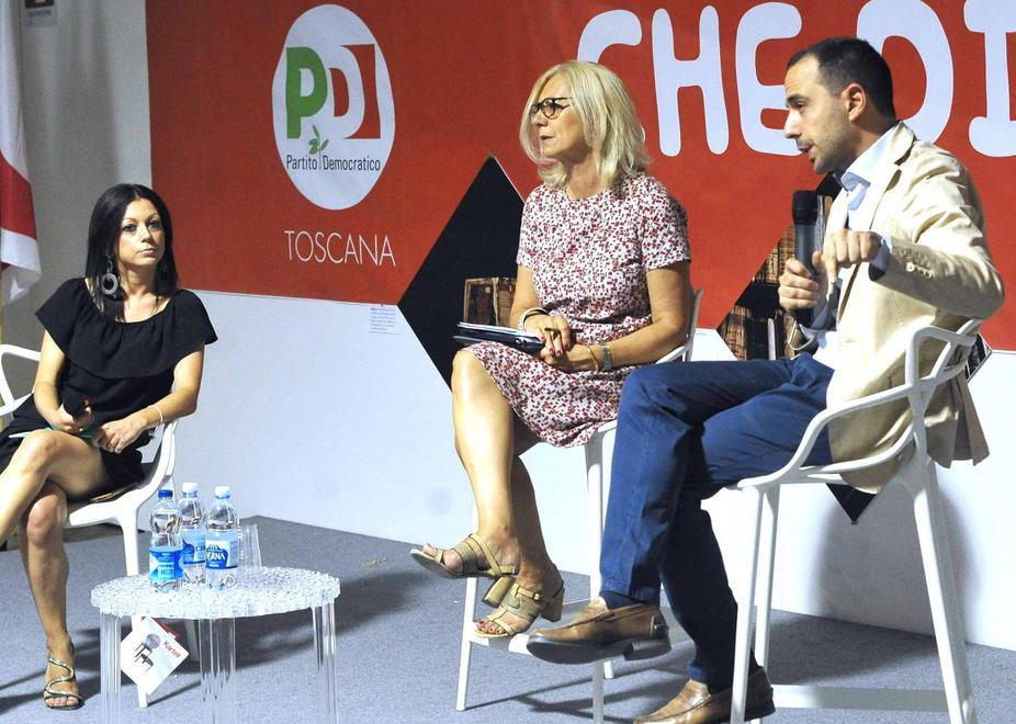 Bertinelli con Monica Barni (al centro) al dibattito di Santomato (foto Lorenzo Gori)