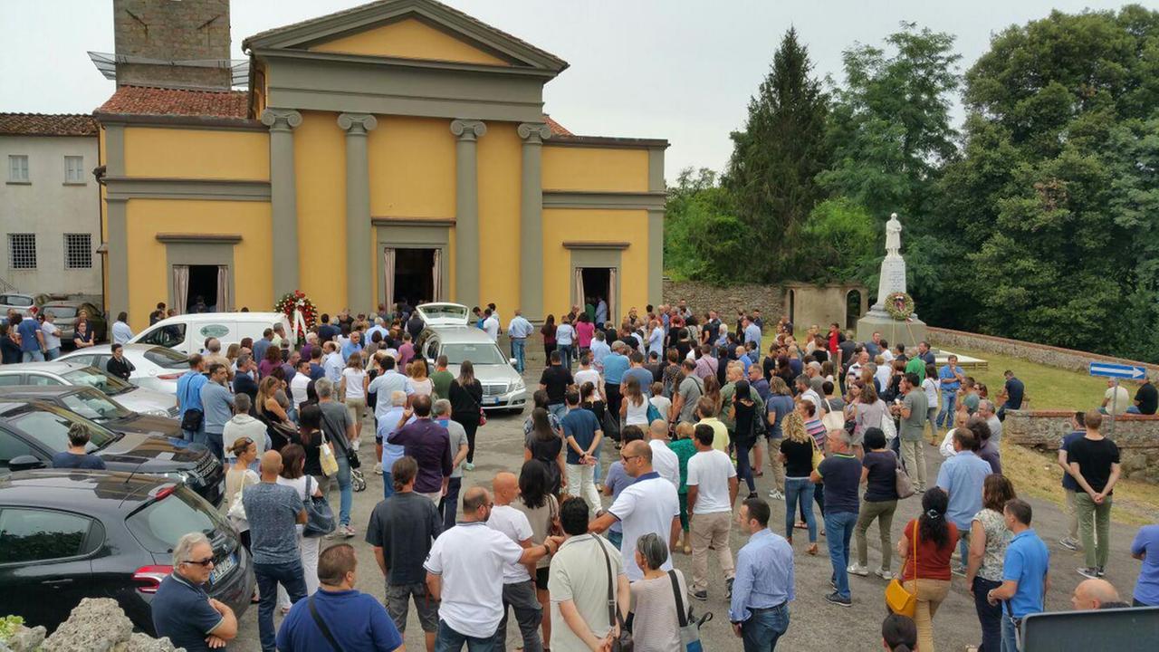 La chiesa di Camigliano durante la cerimonia (foto Sernacchioli)