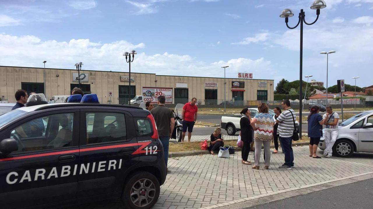 Ex lavoratrici del The Space: «Intimidite da un uomo con la pistola»