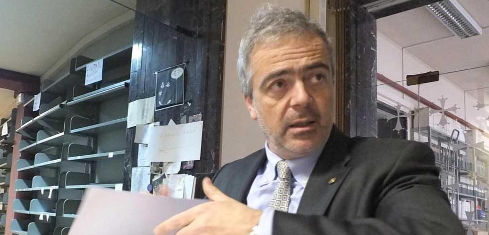 A giorni la spianatura delle spiagge di ghiaia 