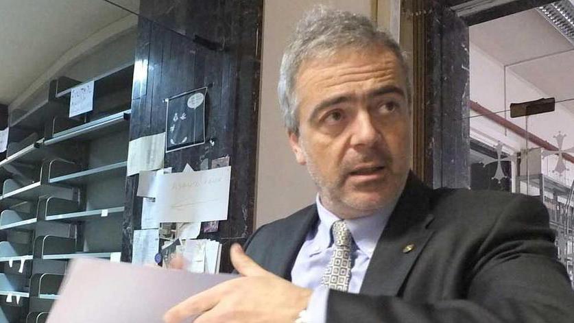 A giorni la spianatura delle spiagge di ghiaia