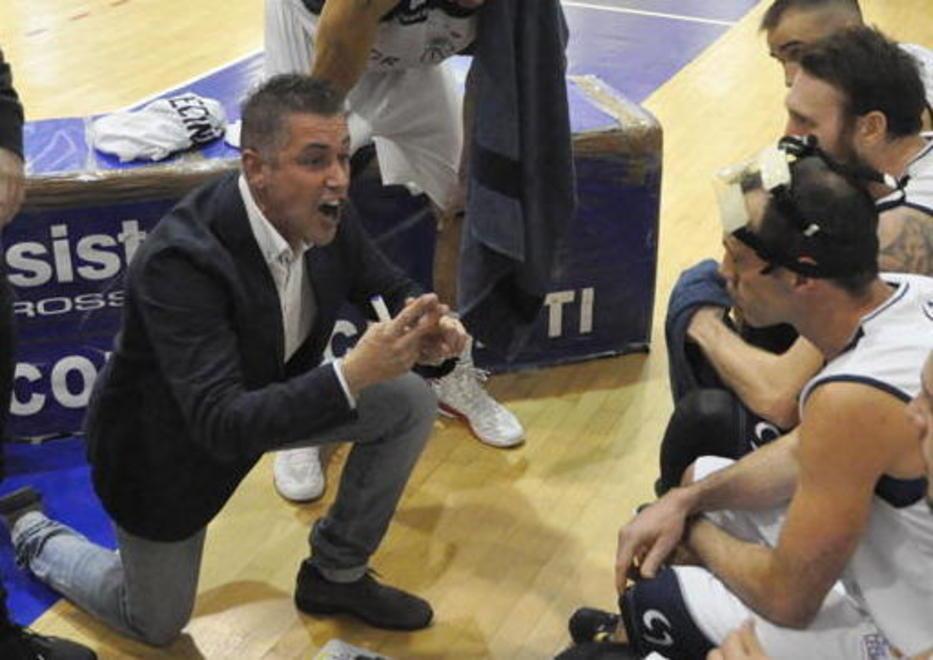 Basket, Campanella suona a Montecatini, Forti firma a Forlì 