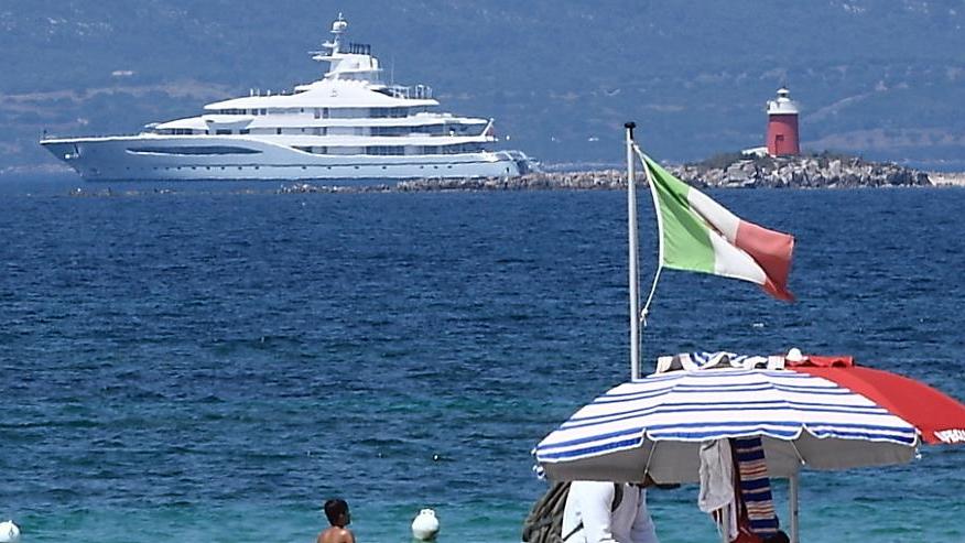 Il porto turistico viene snobbato dai grandi yacht 
