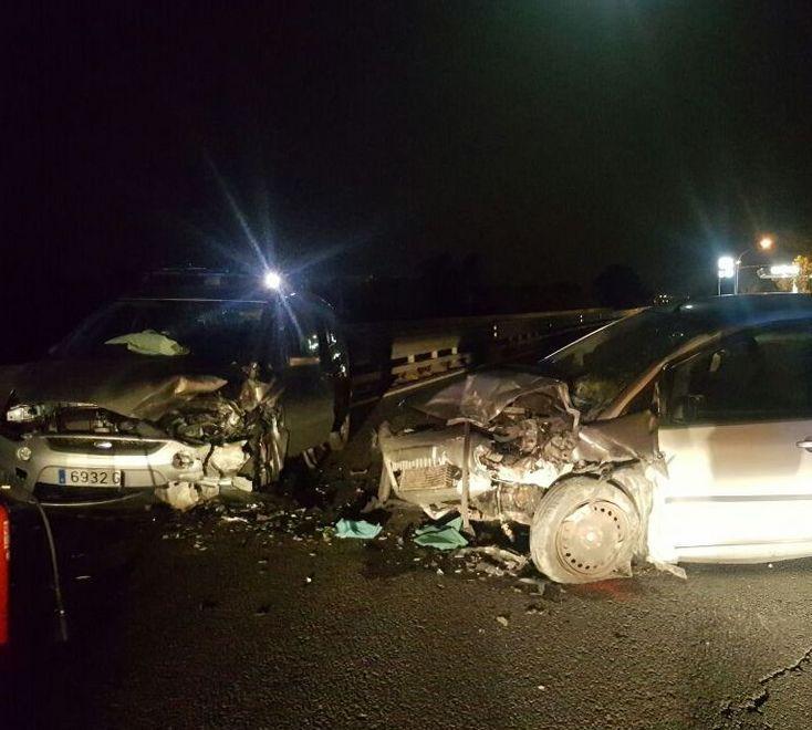 Contromano sulla ex 131: frontale con cinque feriti 