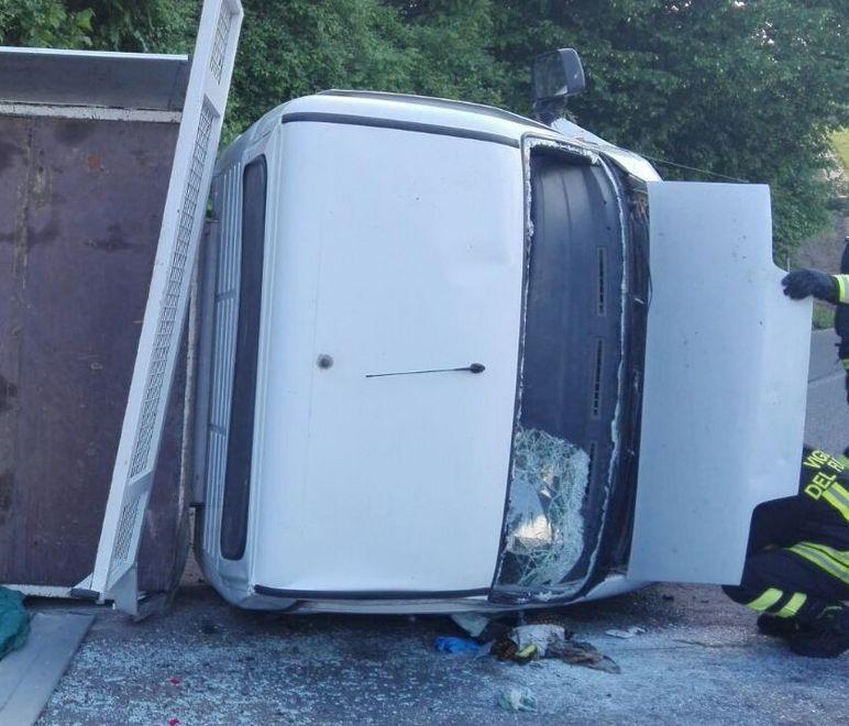 Cappotta col camion: «Guidava drogato»