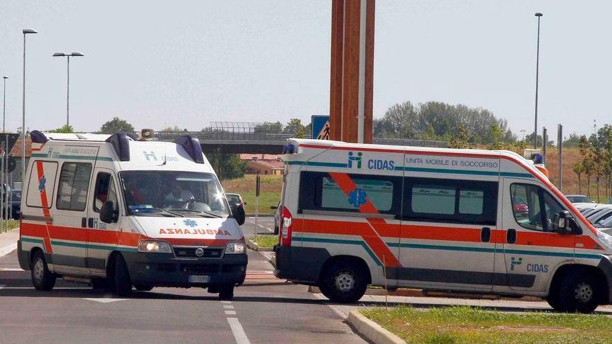 Ambulanze ai volontari, no dei sindacati