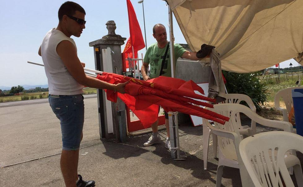 Unigreeen, via gli striscioni mentre in Provincia si firma 