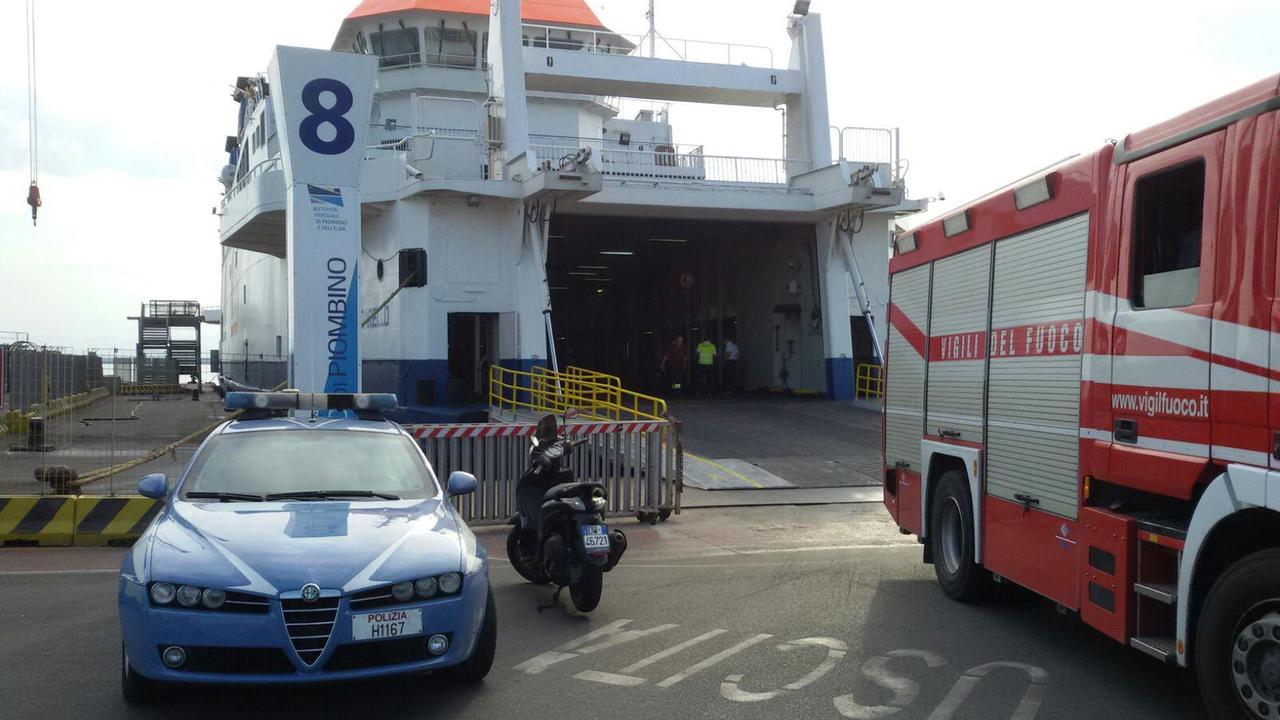 La nave in cui è morto l'elettricista (foto Paolo Barlettani)