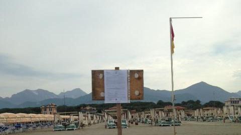 Il divieto di balneazione apparso a Fiumetto