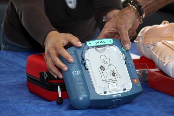 Si sente male alla sagra: salvato dal defibrillatore
