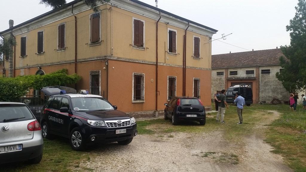 Le forze dell'ordine in via Ravenna 440